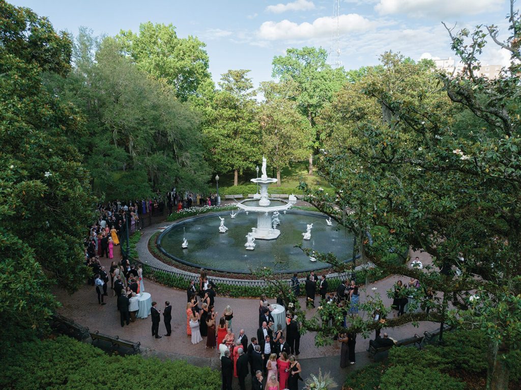Forsyth Park Fountain at the center of a wedding reception