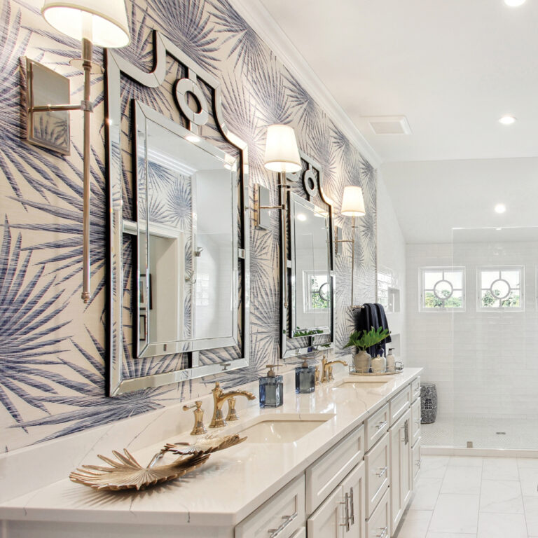Bathroom with blue palmetto wallpaper