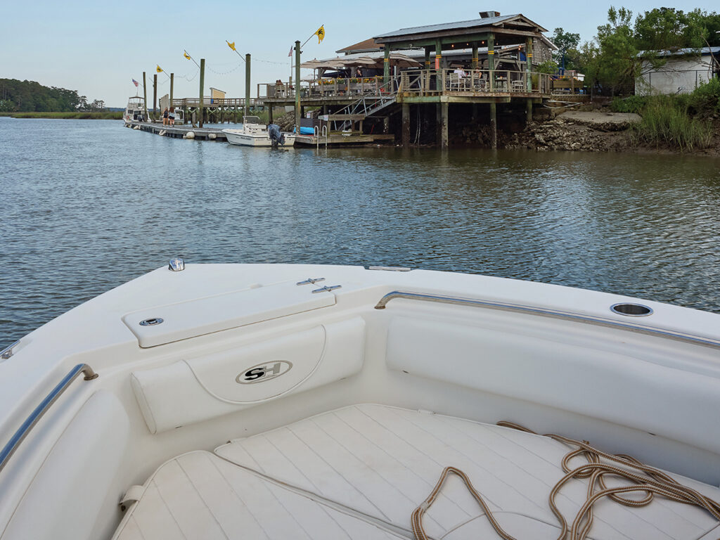 A boat approaching the dock of an outdoor restaurant