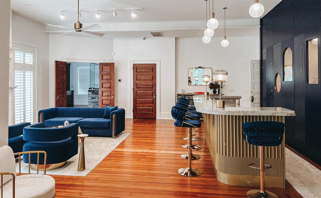 Contemporary chic bar and sitting area